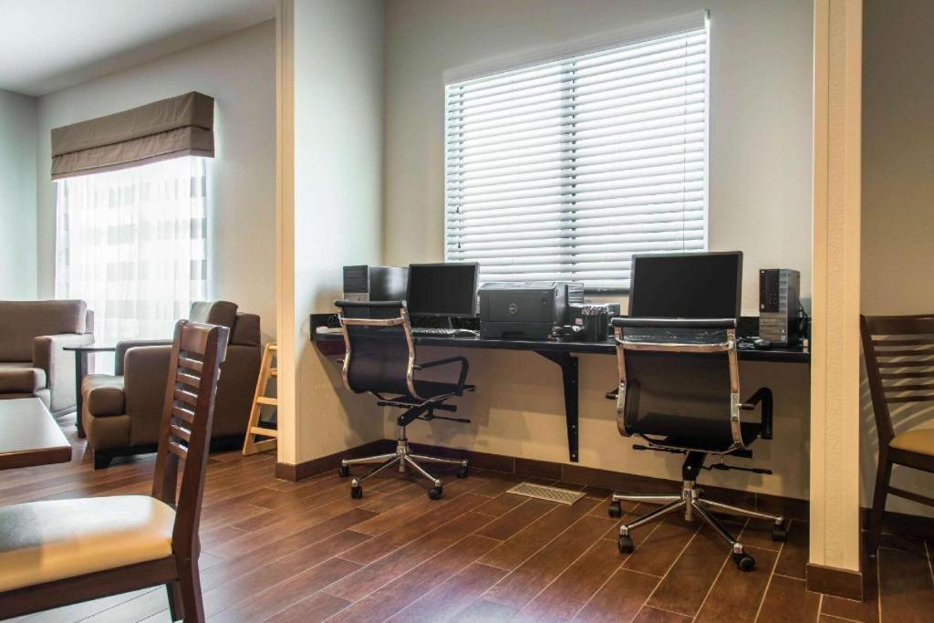 Sleep Inn & Suites Marshall - University Area Εξωτερικό φωτογραφία